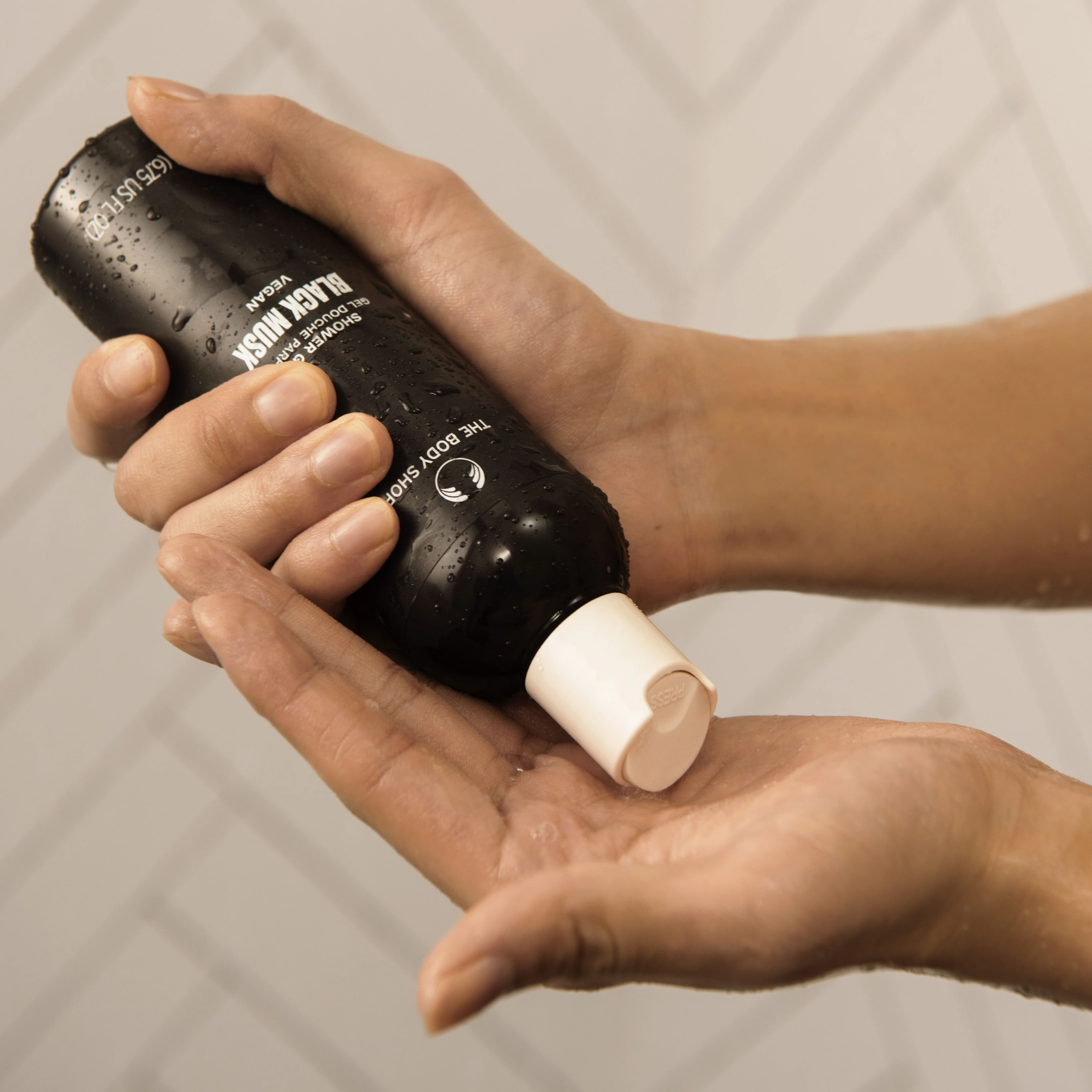 Black Musk Shower Gel - Image 3