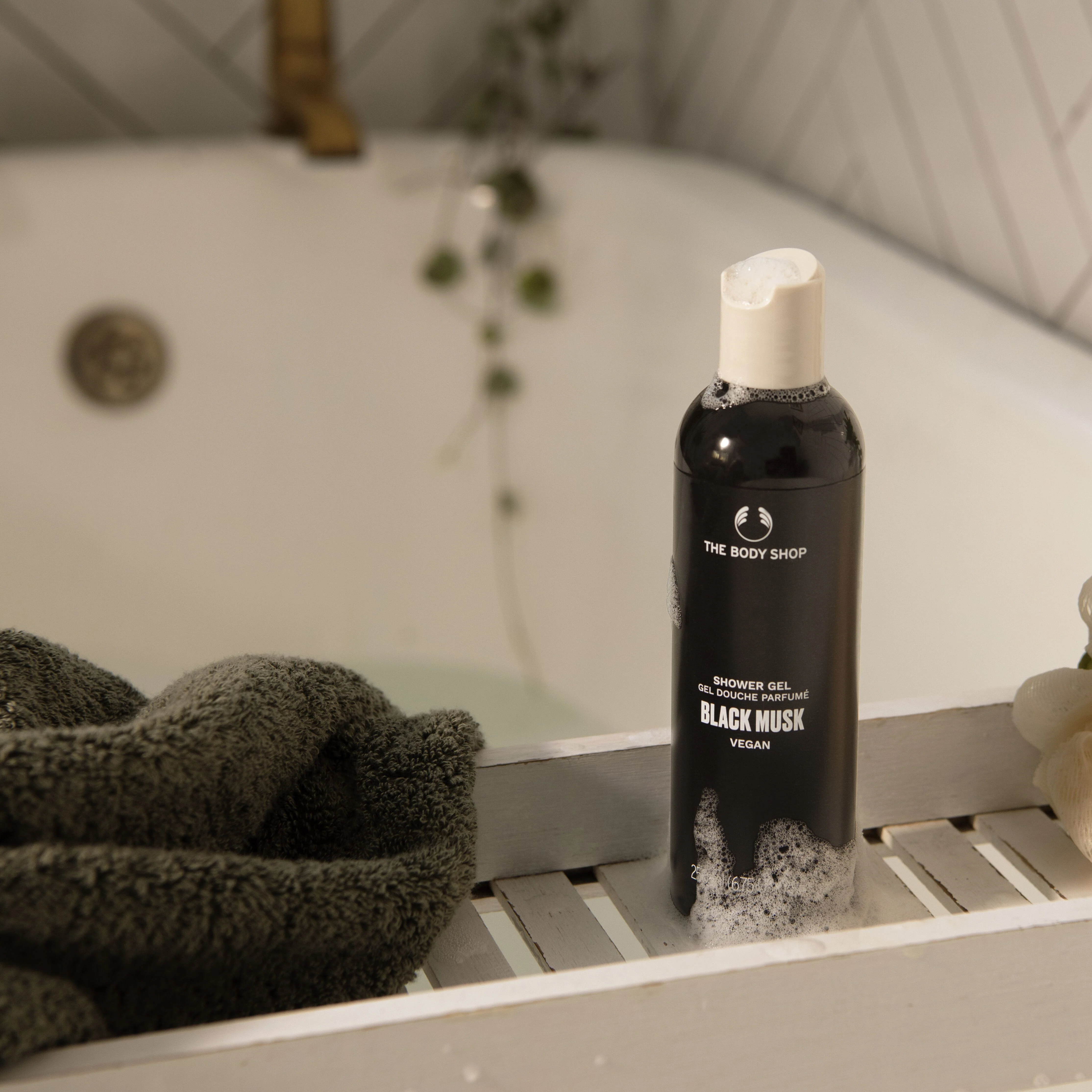 Black Musk Shower Gel - Image 5