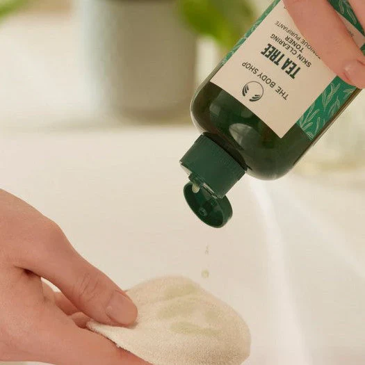 Tea Tree Skin Clearing Mattifying Toner Mini - Image 2