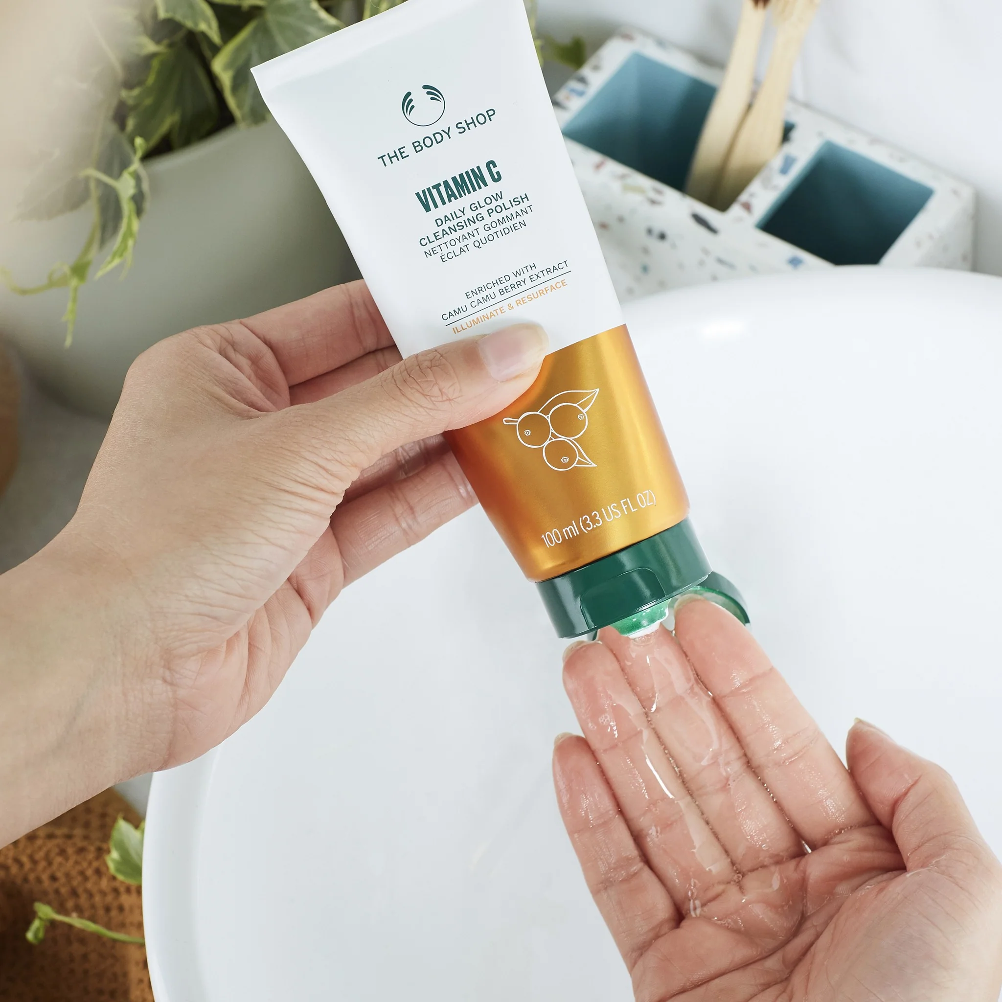 Vitamin C Glow Cleansing Polish - Image 3