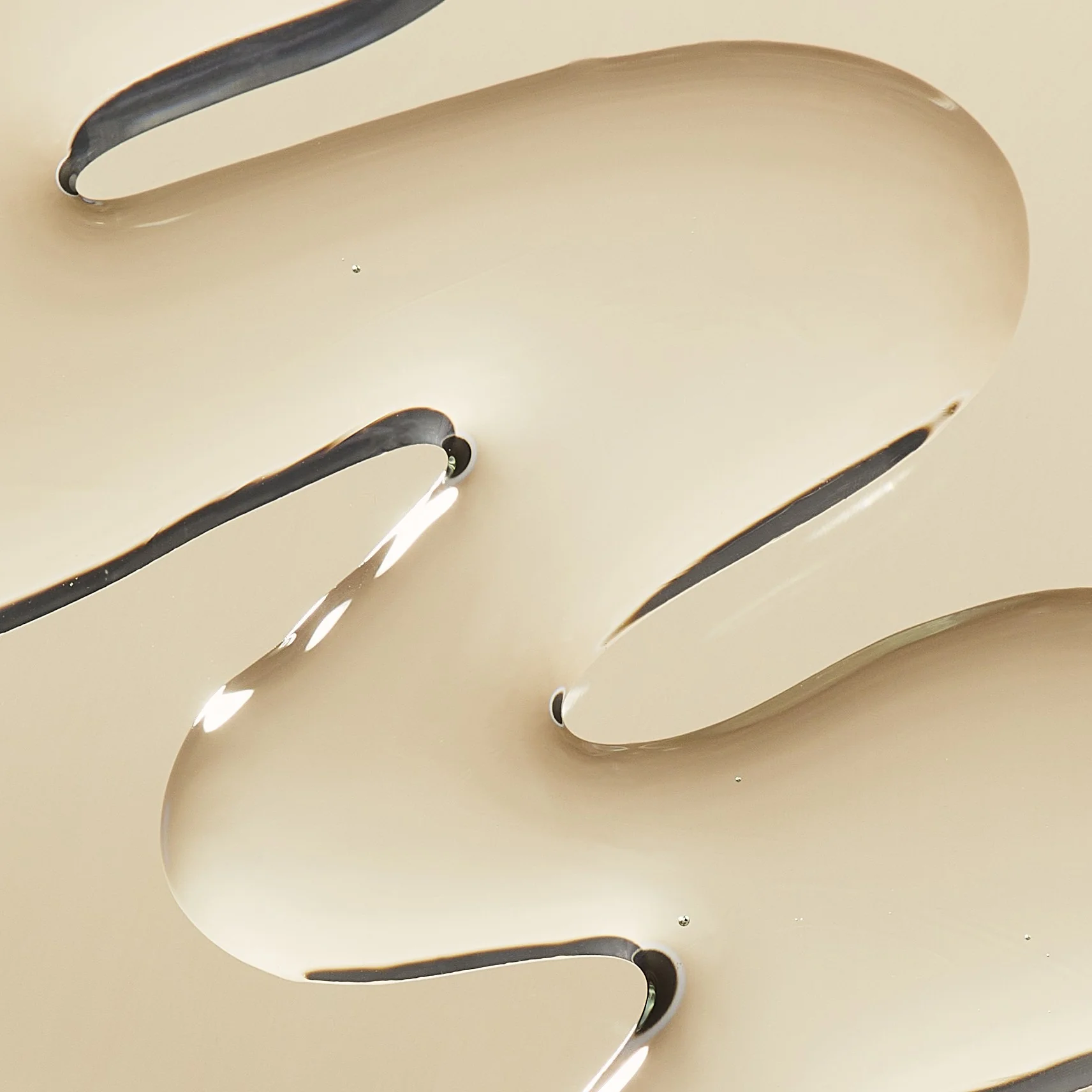 Vitamin C Glow Revealing Serum - Image 2